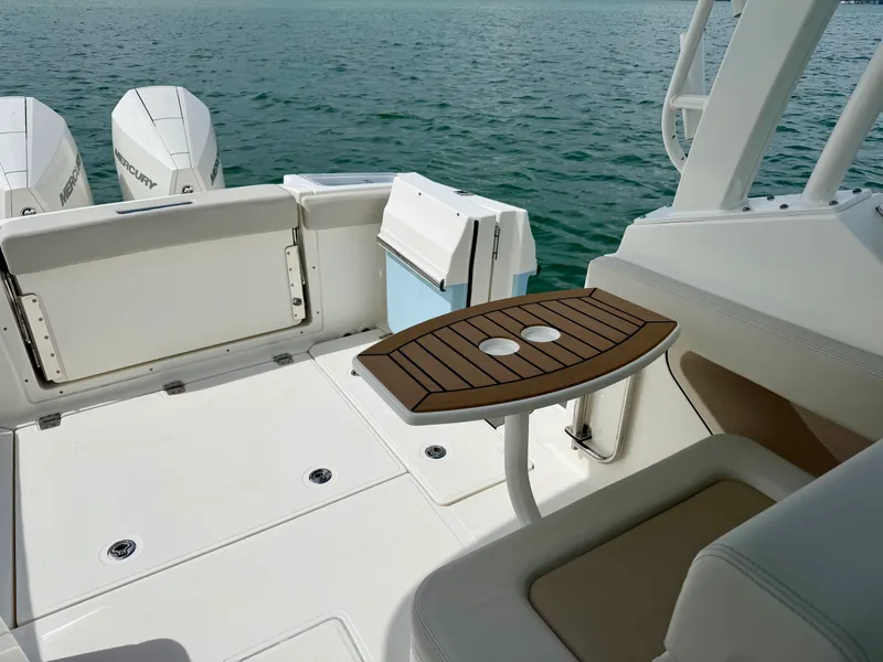 Slide: The Image of Boston Whaler 280 VANTAGE 2024 - 23