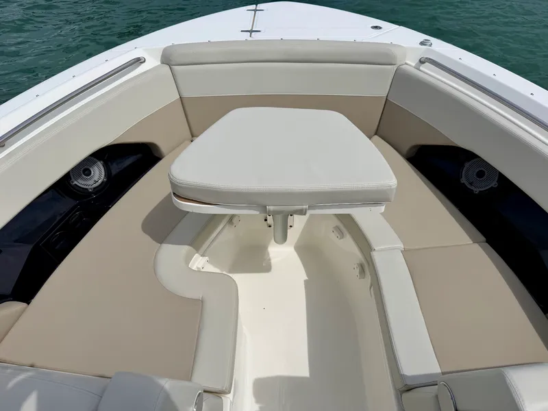 Slide: The Image of Boston Whaler 280 VANTAGE 2024 - 30