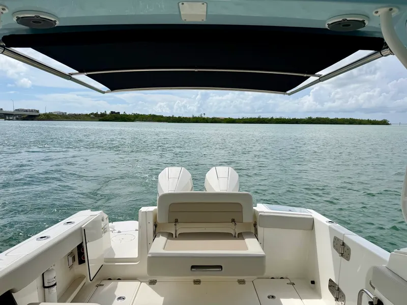 Slide: The Image of Boston Whaler 280 VANTAGE 2024 - 26