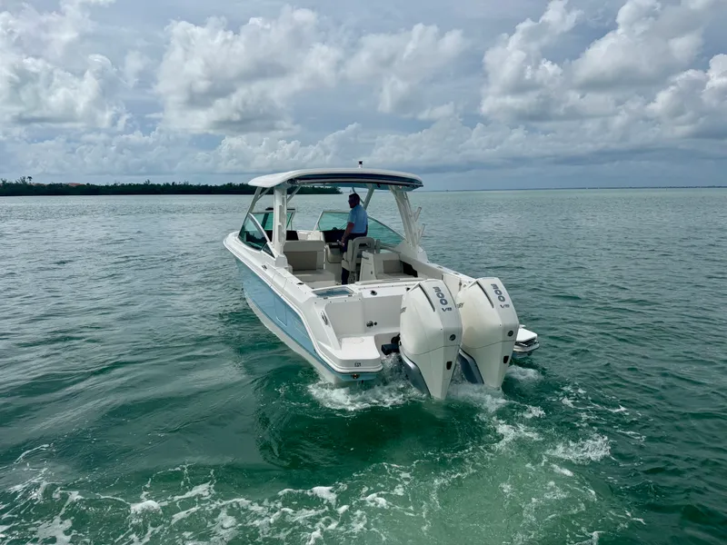 Slide: The Image of Boston Whaler 280 VANTAGE 2024 - 6