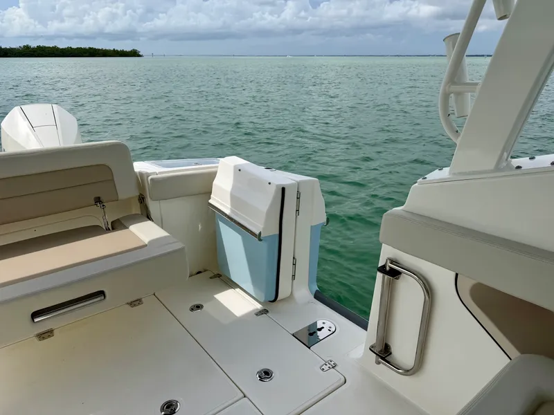 Slide: The Image of Boston Whaler 280 VANTAGE 2024 - 25