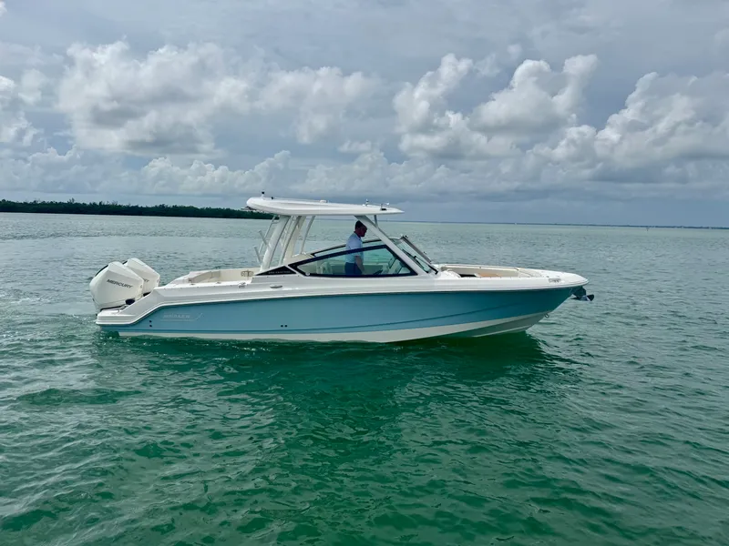 Slide: The Image of Boston Whaler 280 VANTAGE 2024 - 1