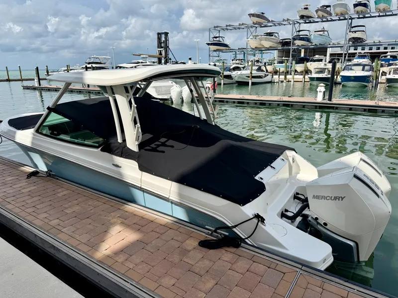 Slide: The Image of Boston Whaler 280 VANTAGE 2024 - 15