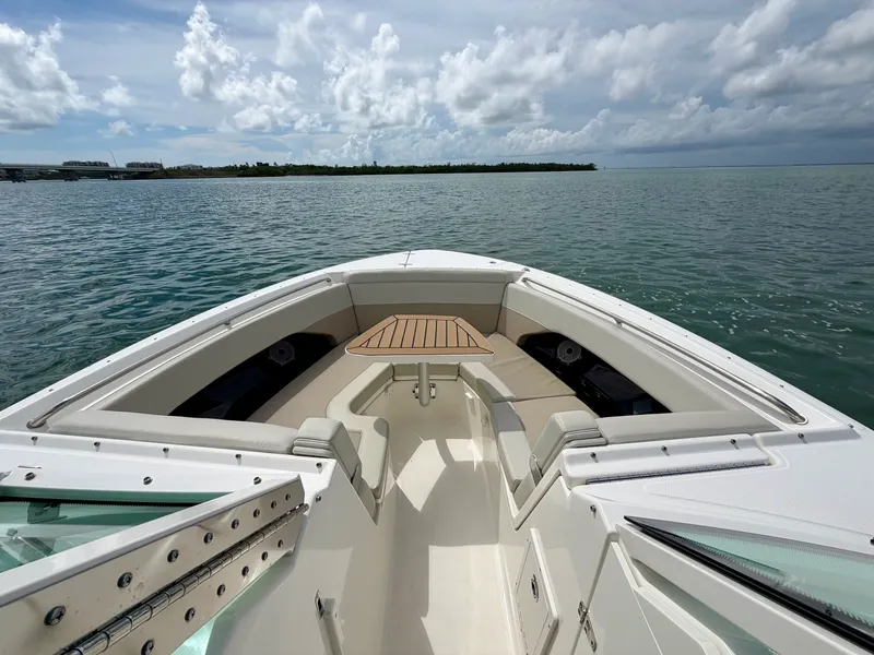 Slide: The Image of Boston Whaler 280 VANTAGE 2024 - 28