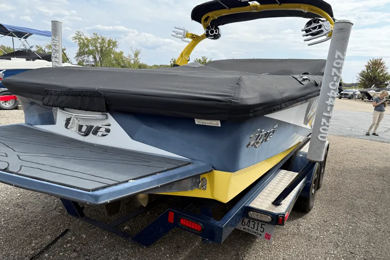 Slide: The Image of Tige RZ4 2012 - 12