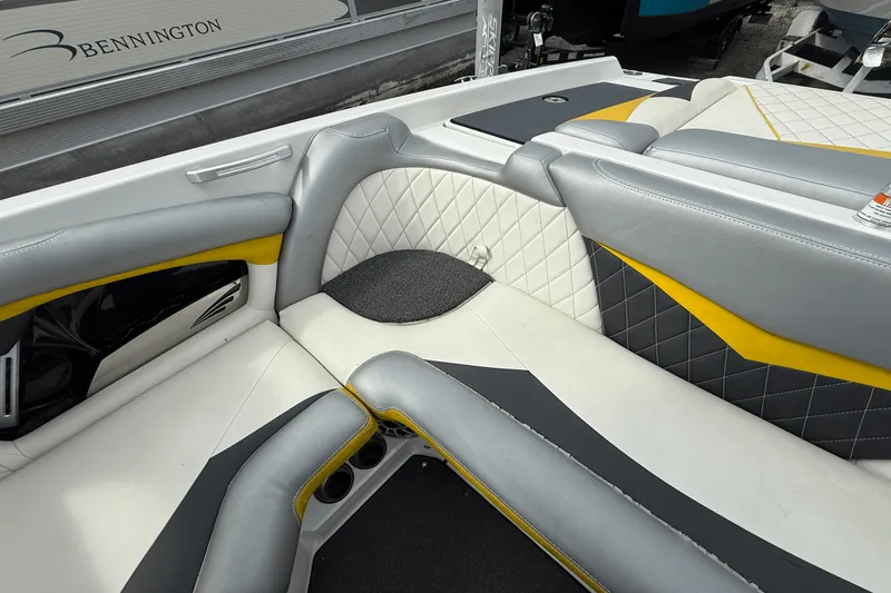 Slide: The Image of Tige RZ4 2012 - 16