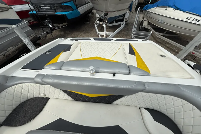 Slide: The Image of Tige RZ4 2012 - 18