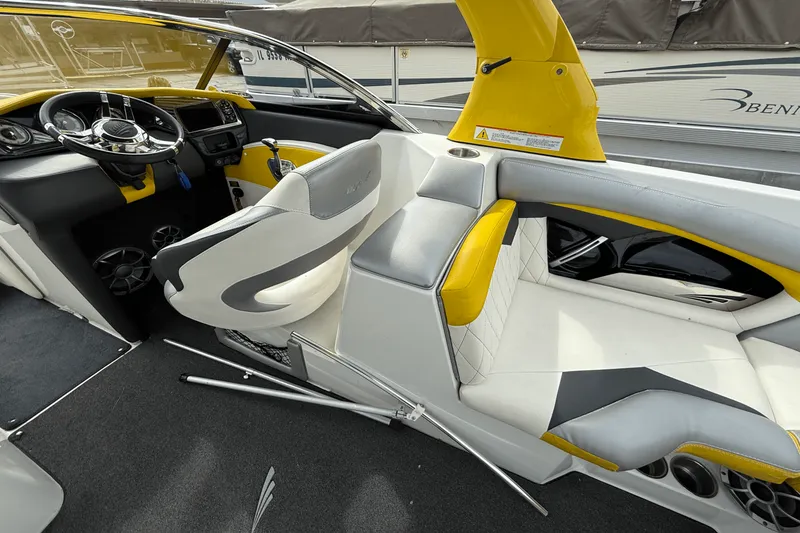 Slide: The Image of Tige RZ4 2012 - 22