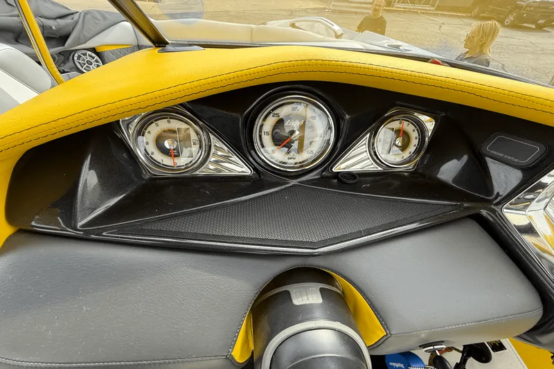 Slide: The Image of Tige RZ4 2012 - 26