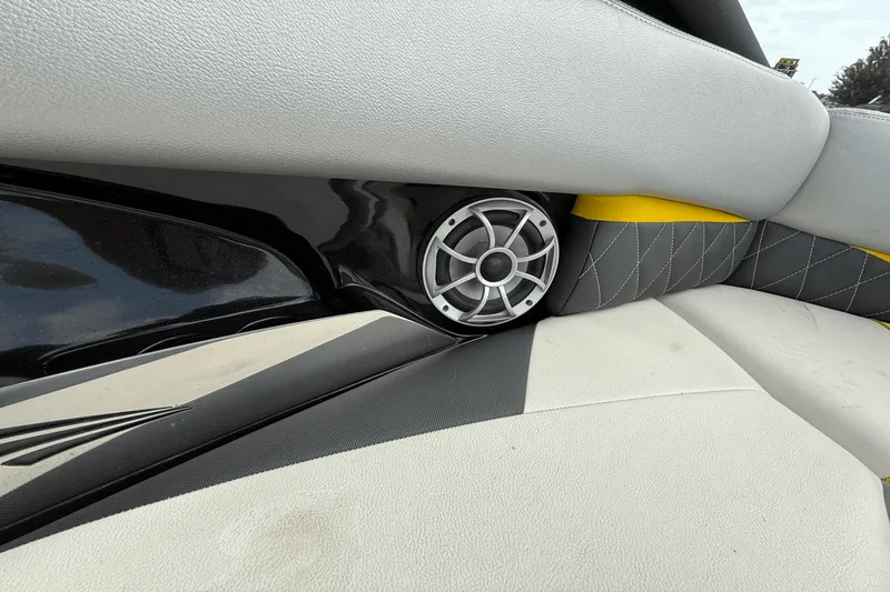 Slide: The Image of Tige RZ4 2012 - 32