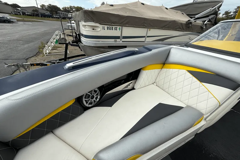 Slide: The Image of Tige RZ4 2012 - 33