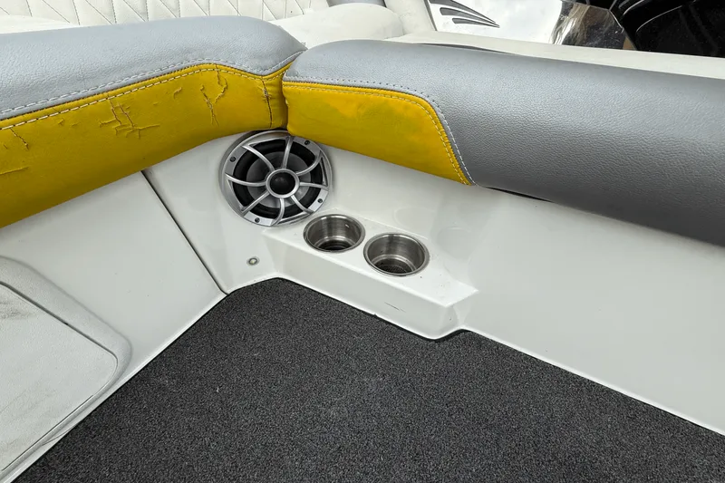 Slide: The Image of Tige RZ4 2012 - 37