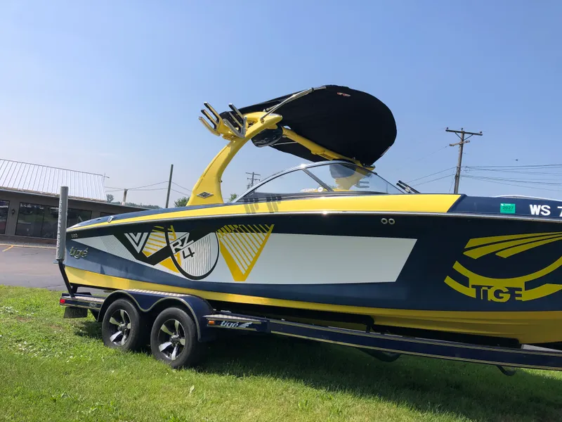 Slide: The Image of Tige RZ4 2012 - 4