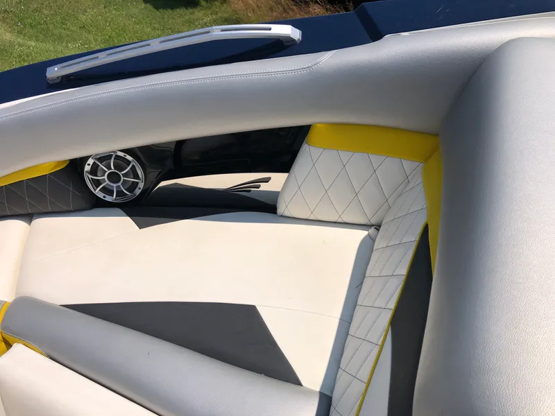 Slide: The Image of Tige RZ4 2012 - 71