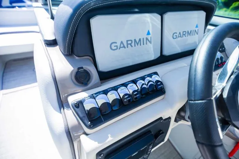 Slide: The Image of Crownline Boats Eclipse E305 XS 2023 - 14