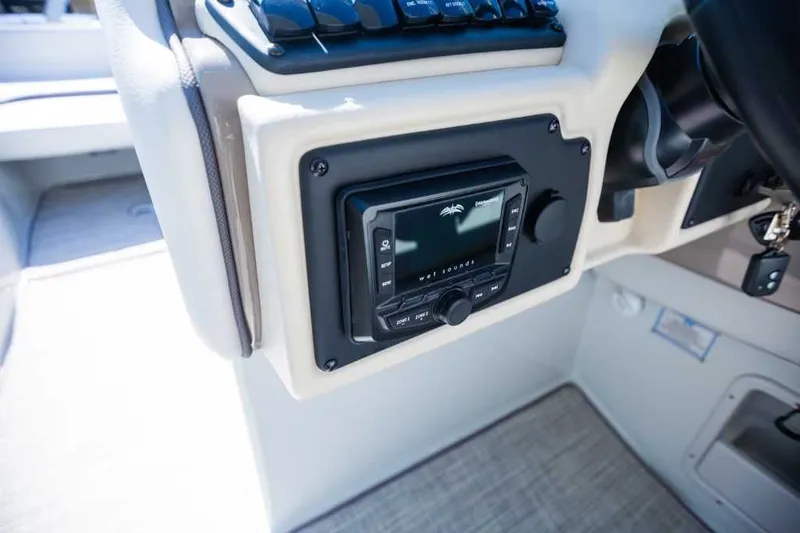 Slide: The Image of Crownline Boats Eclipse E305 XS 2023 - 15