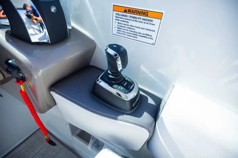 Slide: The Image of Crownline Boats Eclipse E305 XS 2023 - 16