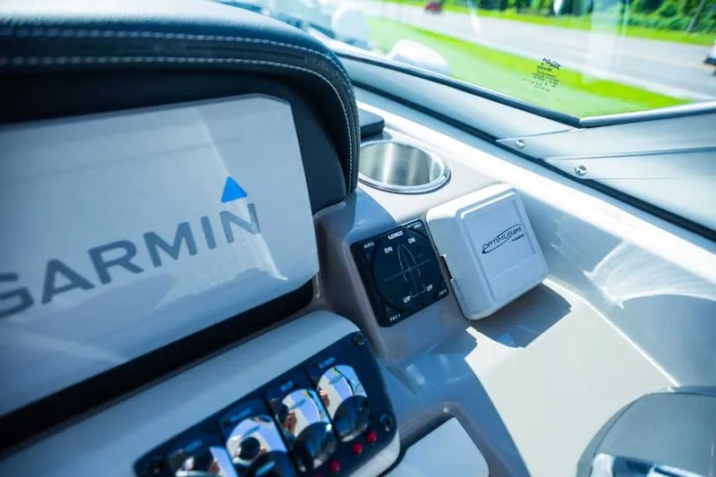 Slide: The Image of Crownline Boats Eclipse E305 XS 2023 - 18