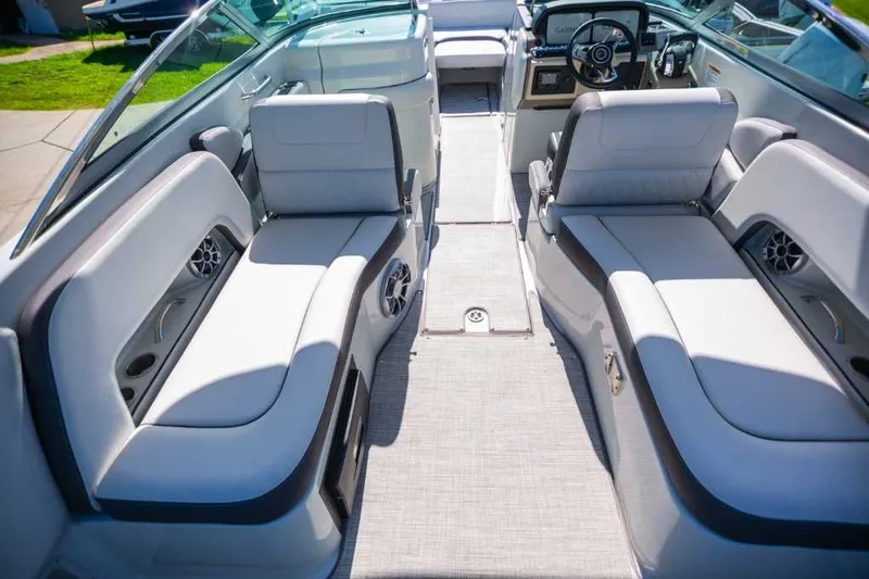 Slide: The Image of Crownline Boats Eclipse E305 XS 2023 - 23
