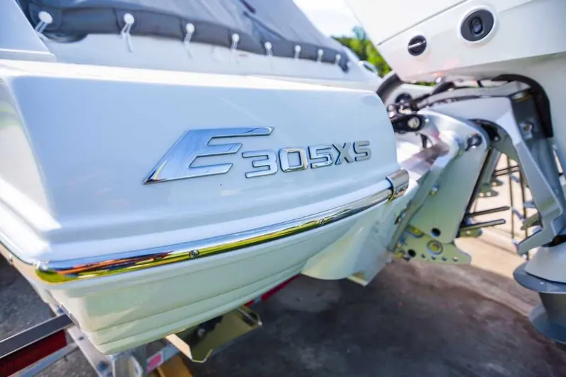 Slide: The Image of Crownline Boats Eclipse E305 XS 2023 - 3