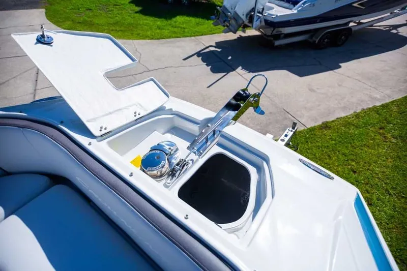 Slide: The Image of Crownline Boats Eclipse E305 XS 2023 - 7