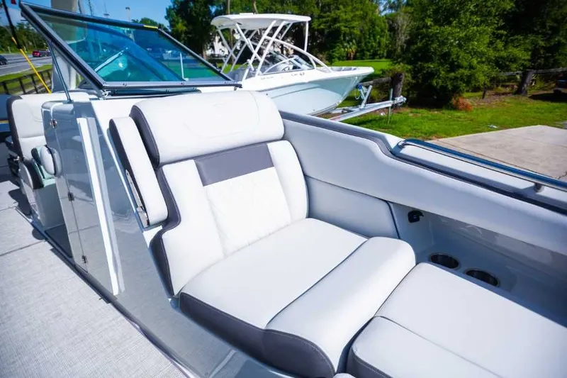 Slide: The Image of Crownline Boats Eclipse E305 XS 2023 - 8