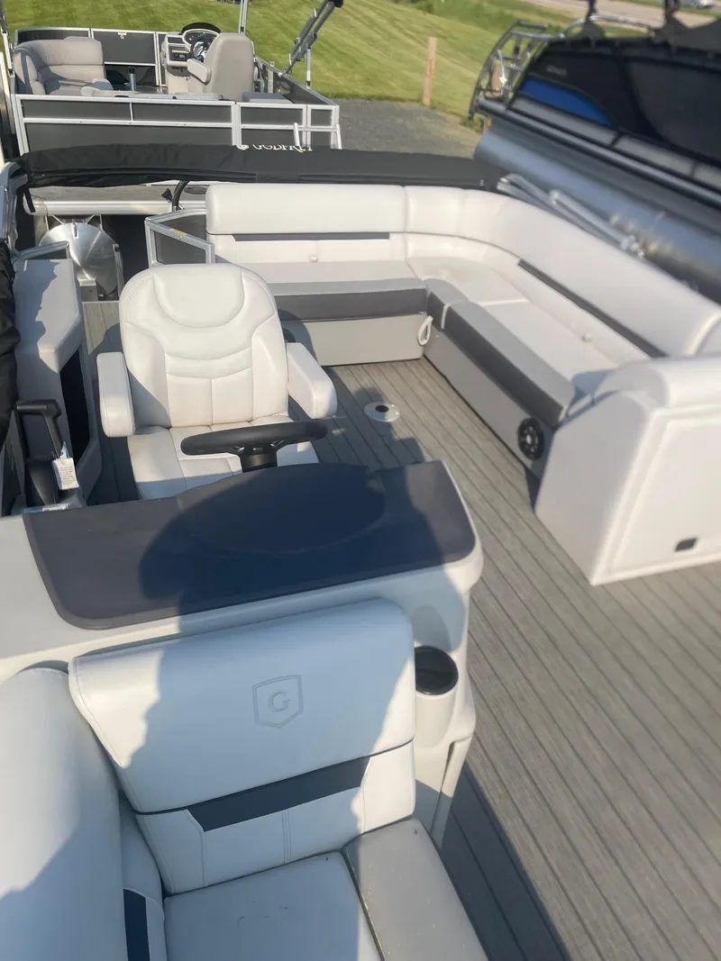 Slide: The Image of Godfrey SW2086C 2023 - 2