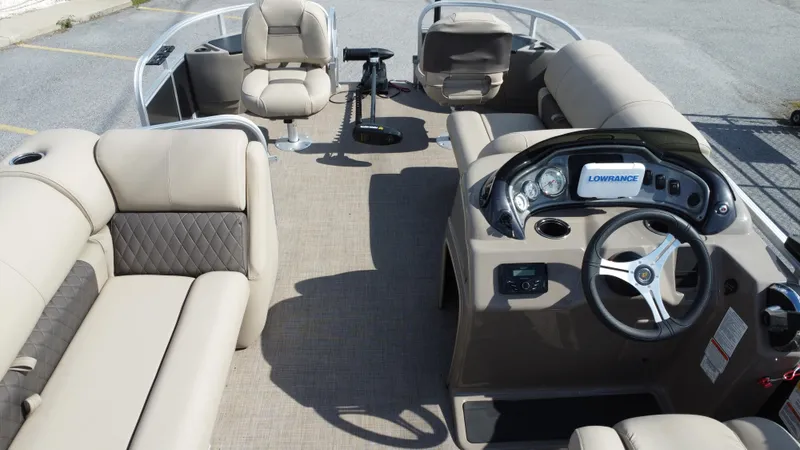 Slide: The Image of Sun Tracker Fishin' Barge 20 DLX 2023 - 18