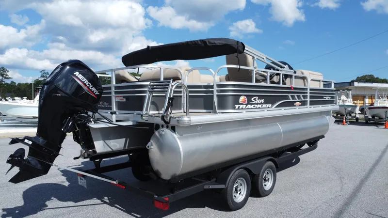 Slide: The Image of Sun Tracker Fishin' Barge 20 DLX 2023 - 21