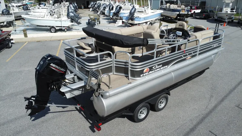 Slide: The Image of Sun Tracker Fishin' Barge 20 DLX 2023 - 22