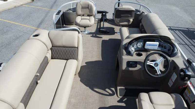 Slide: The Image of Sun Tracker Fishin' Barge 20 DLX 2023 - 23