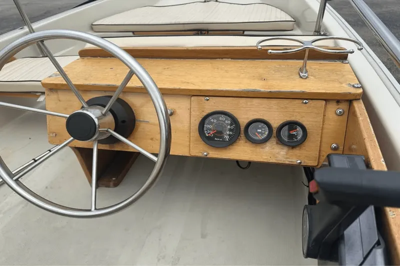 Slide: The Image of Boston Whaler 13 SPORT 1992 - 4