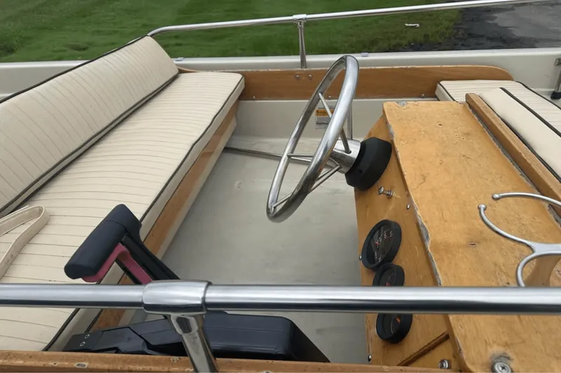 Slide: The Image of Boston Whaler 13 SPORT 1992 - 5