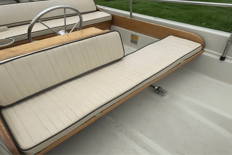 Slide: The Image of Boston Whaler 13 SPORT 1992 - 6