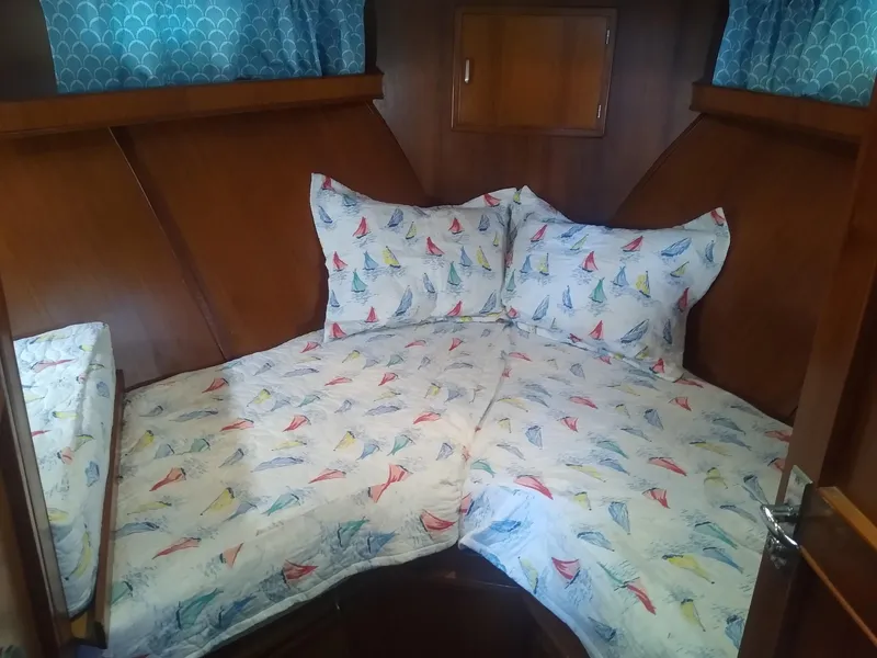 Slide: The Image of Jefferson 42 Sundeck Motor Yacht 1987 - 50