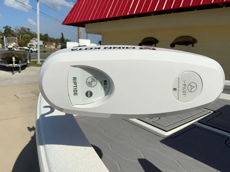 Slide: The Image of Minn Kota Riptide i-Pilot trolling motor on Avid 21 Mag boat, 2023 model. - 19