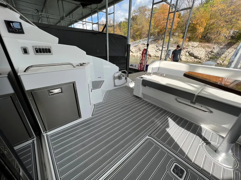 Slide: The Image of Cruisers Yachts 46 Cantius 2020 - 55