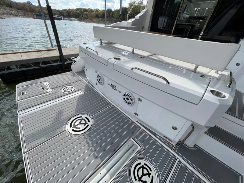 Slide: The Image of Cruisers Yachts 46 Cantius 2020 - 57