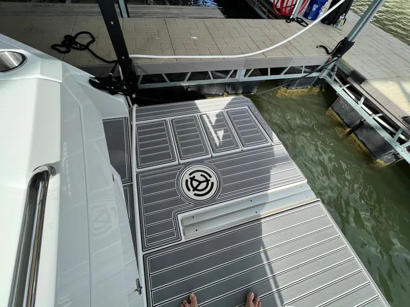 Slide: The Image of Cruisers Yachts 46 Cantius 2020 - 60