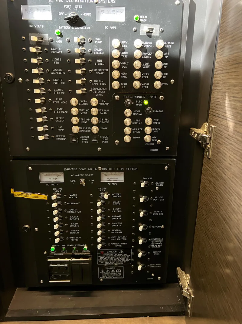 Slide: The Image of Cruisers Yachts 46 Cantius 2020 - 64