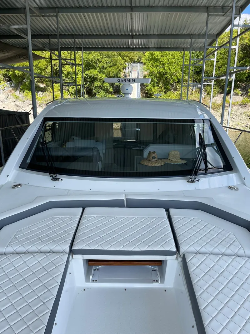 Slide: The Image of Cruisers Yachts 46 Cantius 2020 - 71