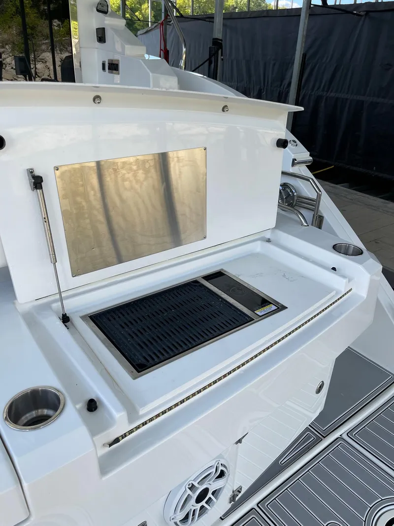 Slide: The Image of Cruisers Yachts 46 Cantius 2020 - 73