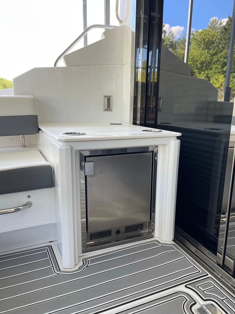 Slide: The Image of Cruisers Yachts 46 Cantius 2020 - 74