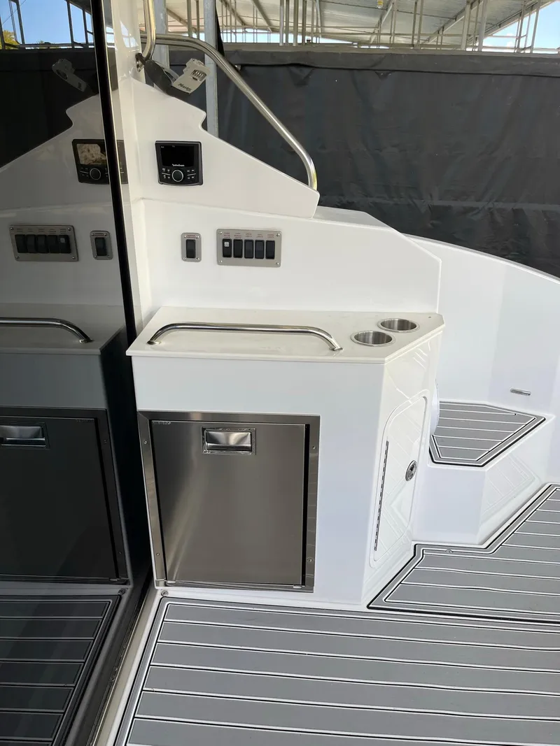 Slide: The Image of Cruisers Yachts 46 Cantius 2020 - 75