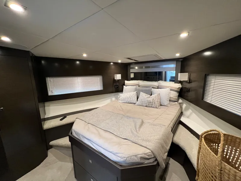 Slide: The Image of Cruisers Yachts 46 Cantius 2020 - 87