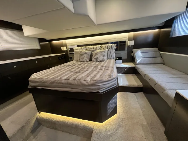 Slide: The Image of Cruisers Yachts 46 Cantius 2020 - 89
