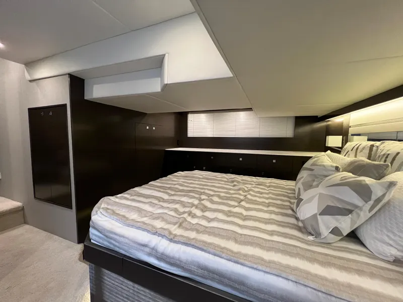 Slide: The Image of Cruisers Yachts 46 Cantius 2020 - 93