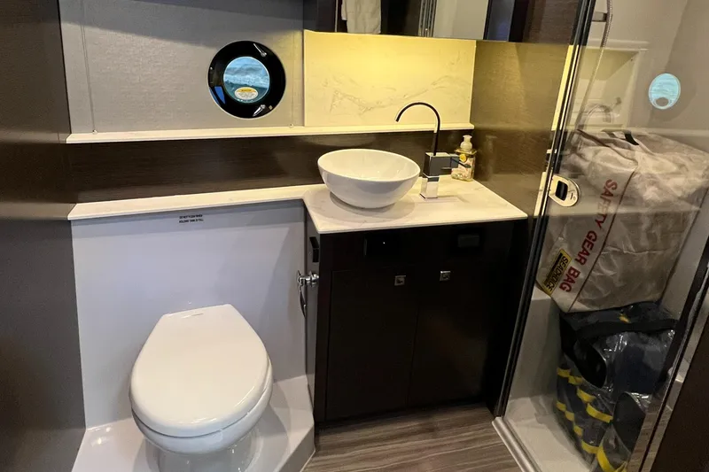 Slide: The Image of Cruisers Yachts 46 Cantius 2020 - 94