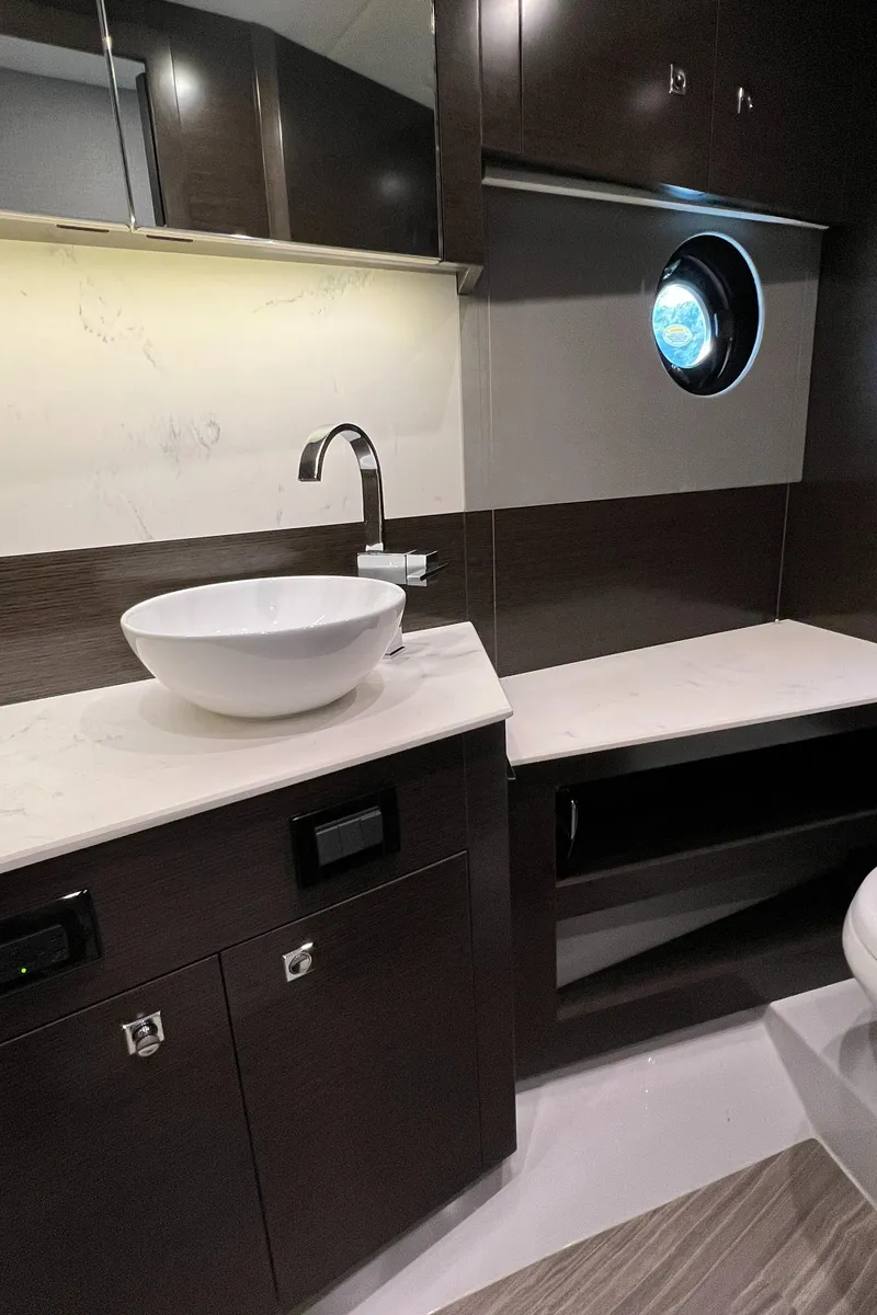 Slide: The Image of Cruisers Yachts 46 Cantius 2020 - 96