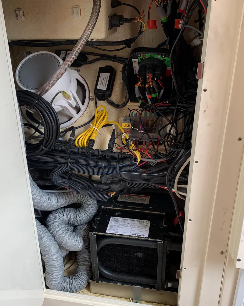 Slide: The Image of Scout 350 LXF 2018 - 59